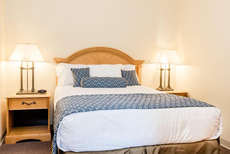 Capt.'s Inn & Suites image