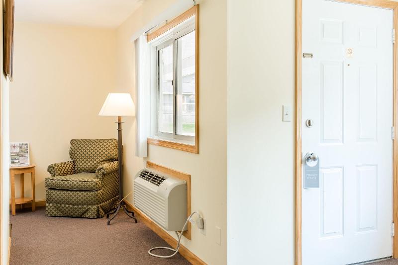 Capt.'s Inn & Suites image