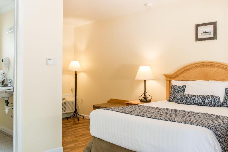 Capt.'s Inn & Suites image