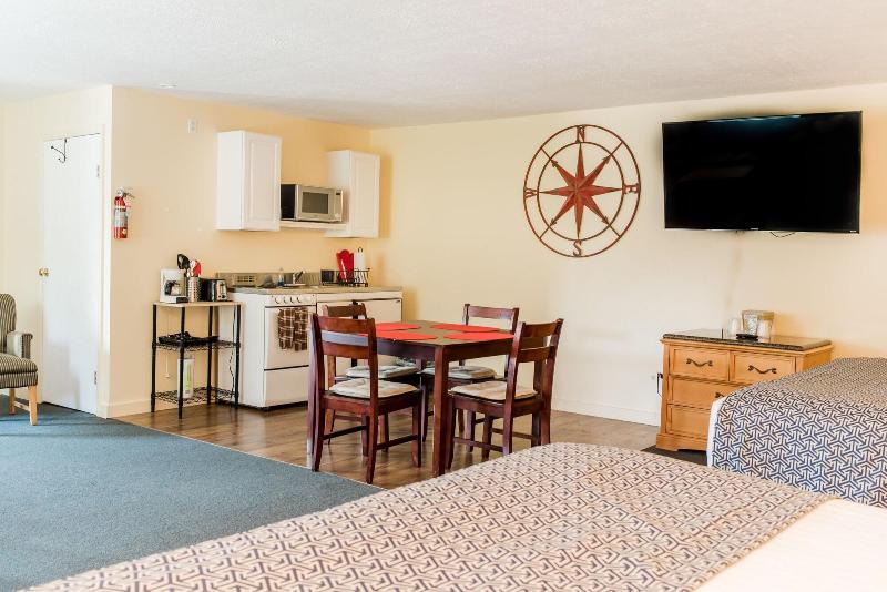 Capt.'s Inn & Suites image