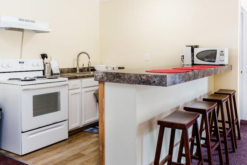 Capt.'s Inn & Suites image