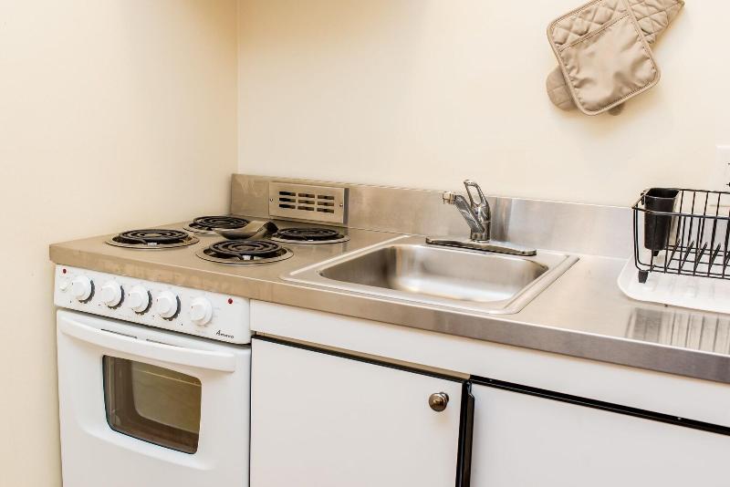 Capt.'s Inn & Suites image