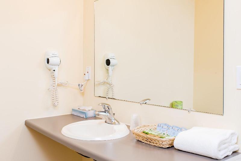 Capt.'s Inn & Suites image