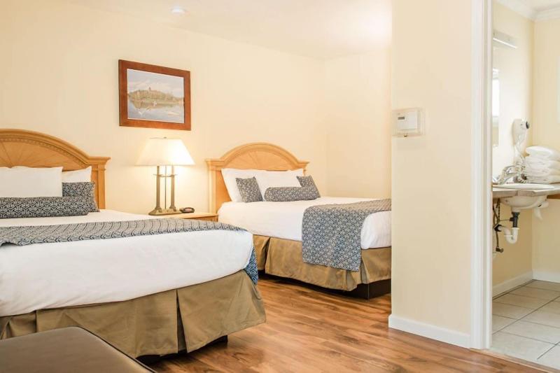 Capt.'s Inn & Suites image