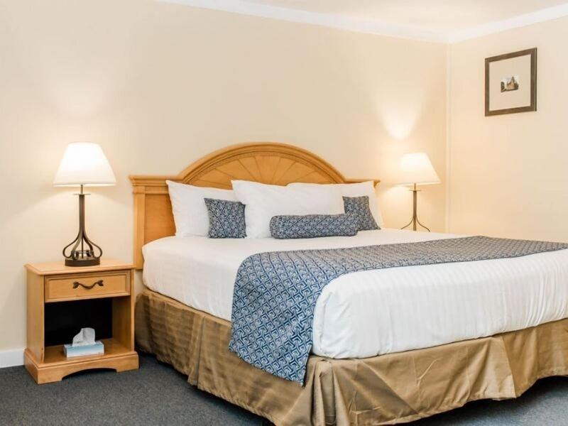 Capt.'s Inn & Suites image