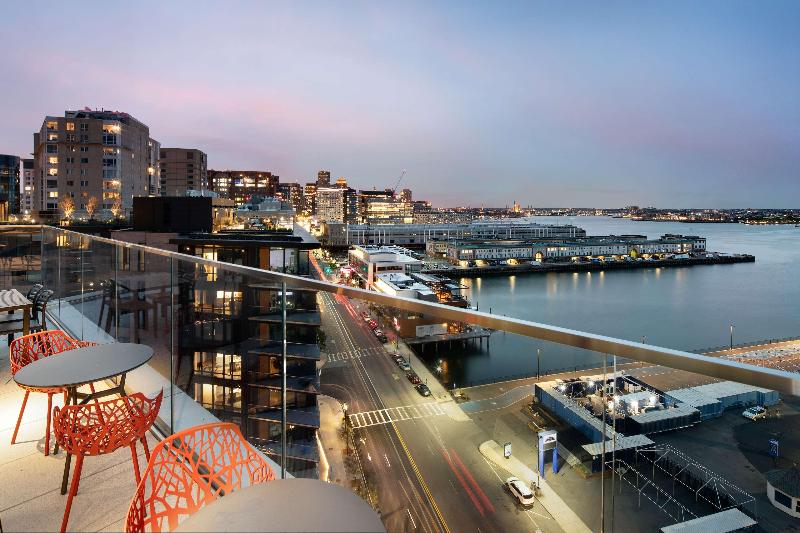 Hyatt Place Boston Seaport District