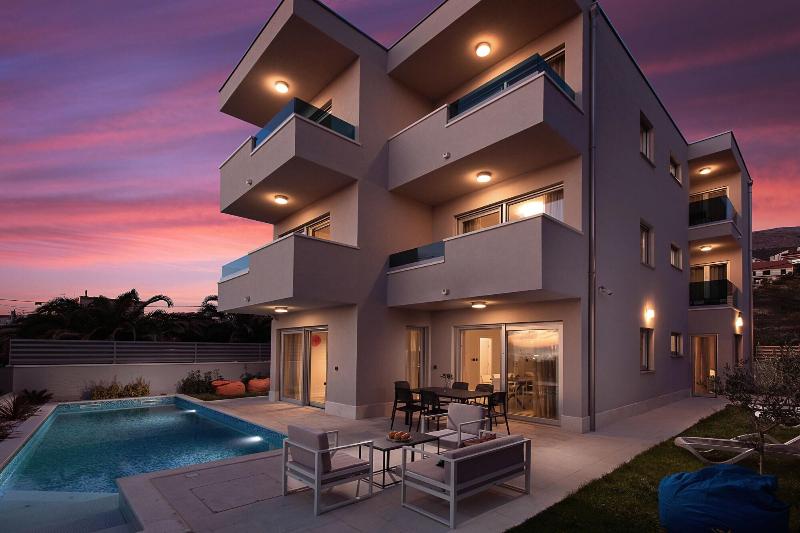 Luxury Villa Karla image