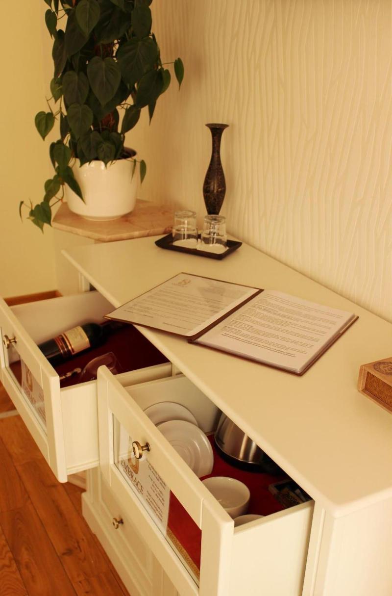 Embrace Guestrooms & Apartments image