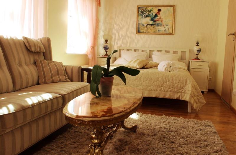 Embrace Guestrooms & Apartments image