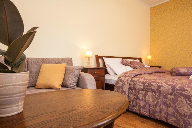Embrace Guestrooms & Apartments image