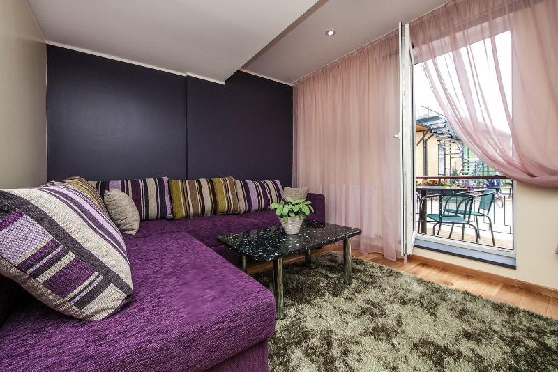 Embrace Guestrooms & Apartments image