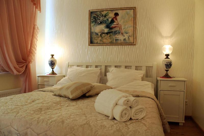 Embrace Guestrooms & Apartments image