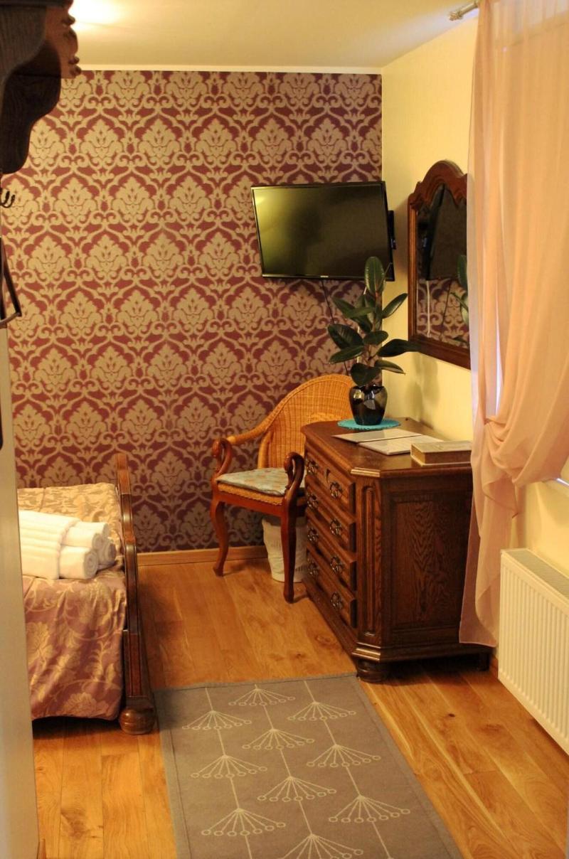 Embrace Guestrooms & Apartments image