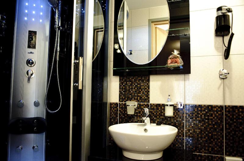 Embrace Guestrooms & Apartments image