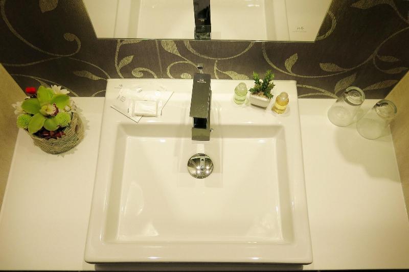 NV Luxury Suites & Spa image