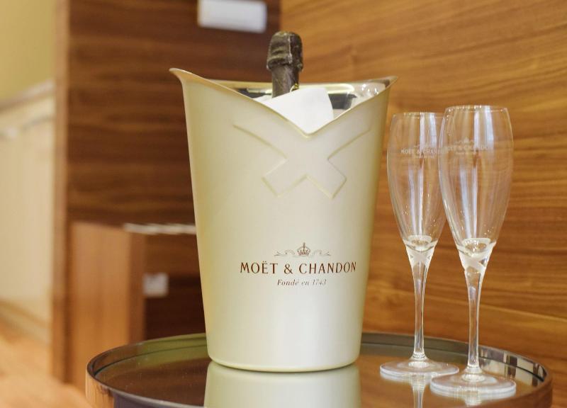 NV Luxury Suites & Spa image