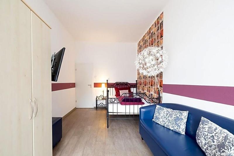 Hotel DAH-Inn image