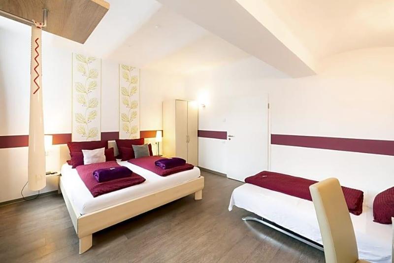 Hotel DAH-Inn image