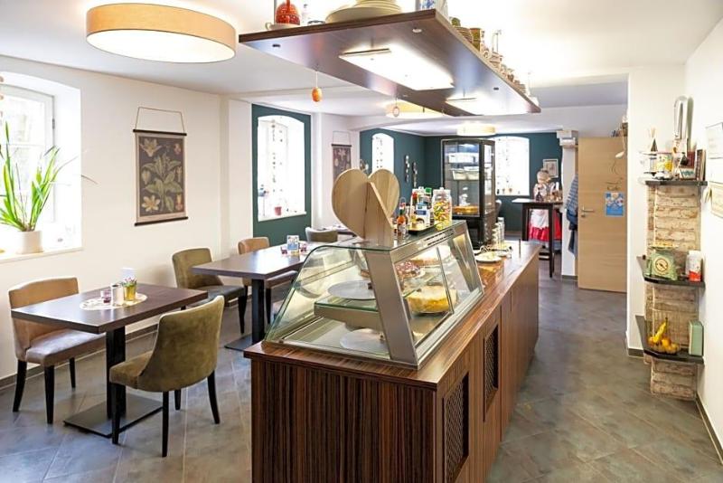 Hotel DAH-Inn image