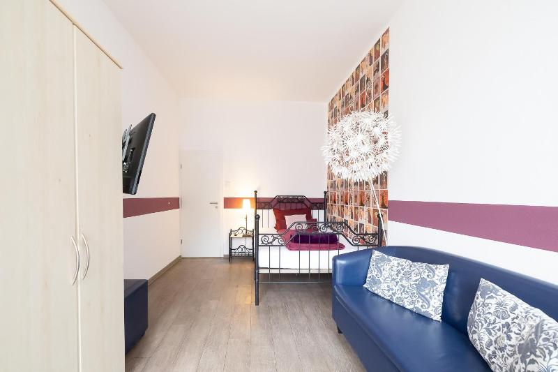 Hotel DAH-Inn image