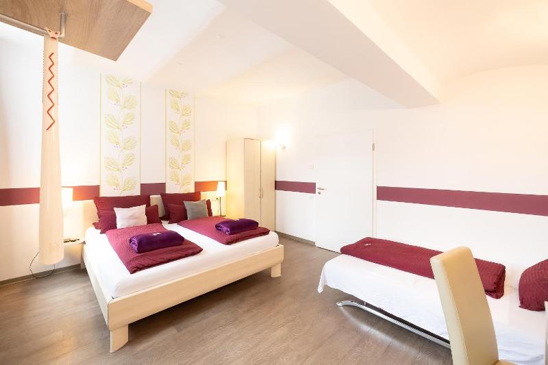 Hotel DAH-Inn image