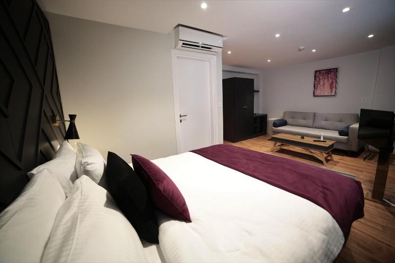 The Roomy image