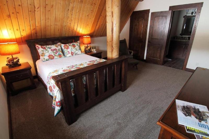Fin And Feather Inn image