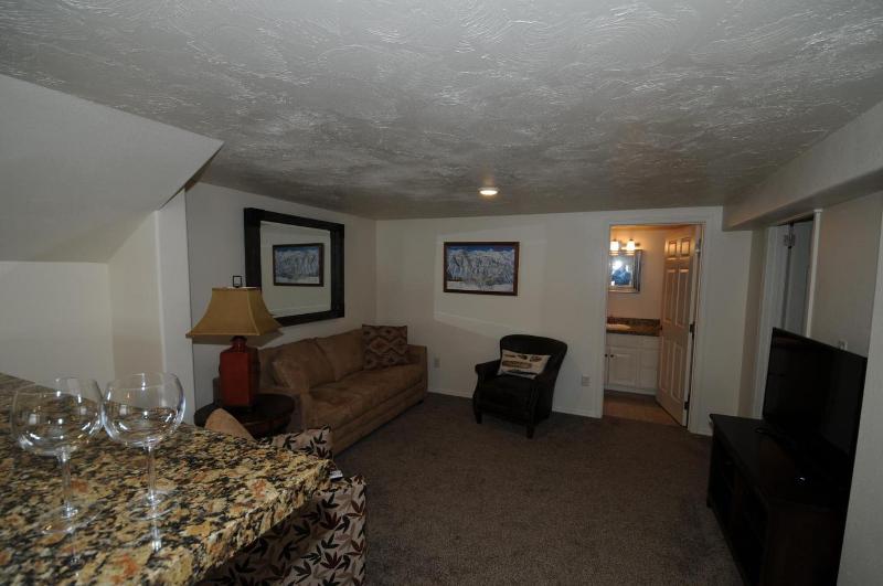 Fin And Feather Inn image