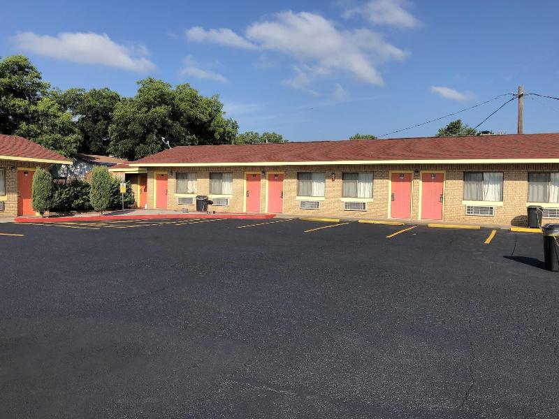 De Leon Inn image
