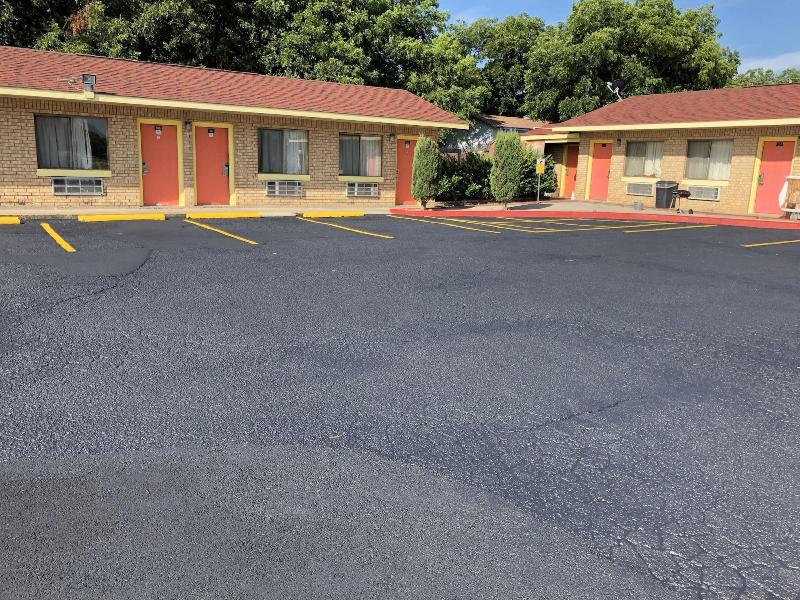 De Leon Inn image