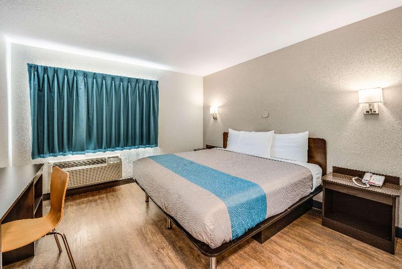 Motel 6 Fort Wayne, IN image