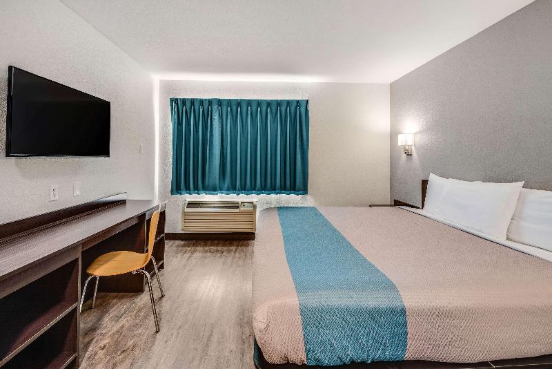 Motel 6 Fort Wayne, IN image