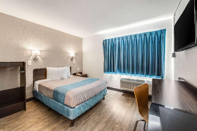 Motel 6 Fort Wayne, IN image