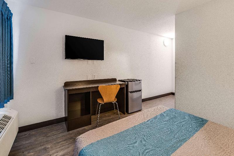 Motel 6 Fort Wayne, IN image