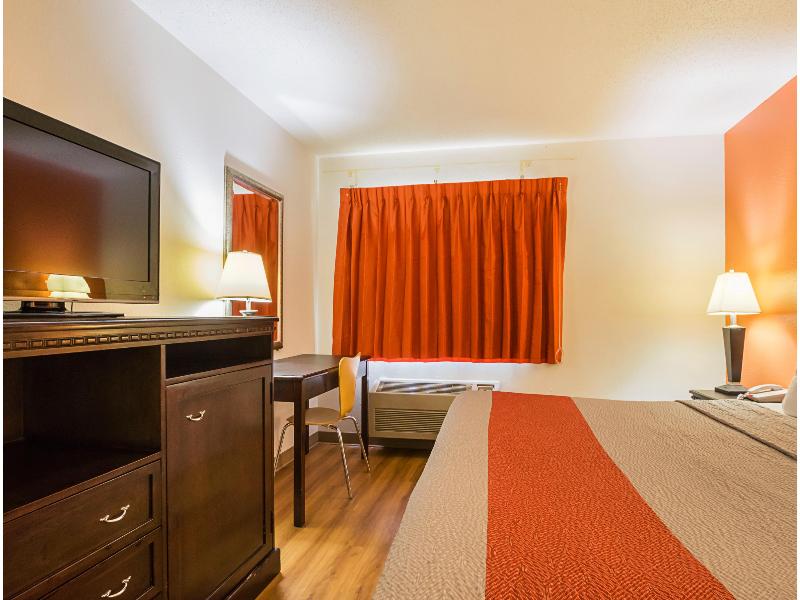 Motel 6 Waterloo, IA -Crossroads Mall -Cedar Falls image