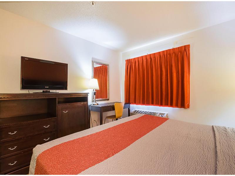 Motel 6 Waterloo, IA -Crossroads Mall -Cedar Falls image
