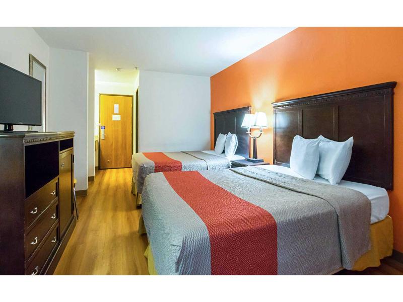 Motel 6 Waterloo, IA -Crossroads Mall -Cedar Falls image