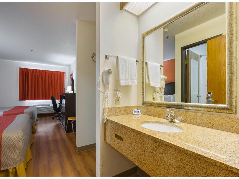 Motel 6 Waterloo, IA -Crossroads Mall -Cedar Falls image