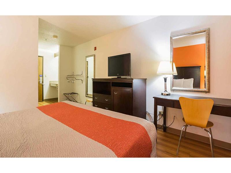 Motel 6 Waterloo, IA -Crossroads Mall -Cedar Falls image