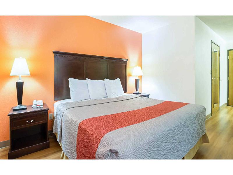 Motel 6 Waterloo, IA -Crossroads Mall -Cedar Falls image