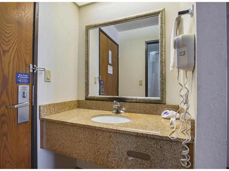 Motel 6 Waterloo, IA -Crossroads Mall -Cedar Falls image