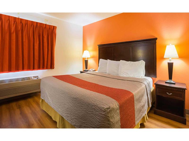 Motel 6 Waterloo, IA -Crossroads Mall -Cedar Falls image