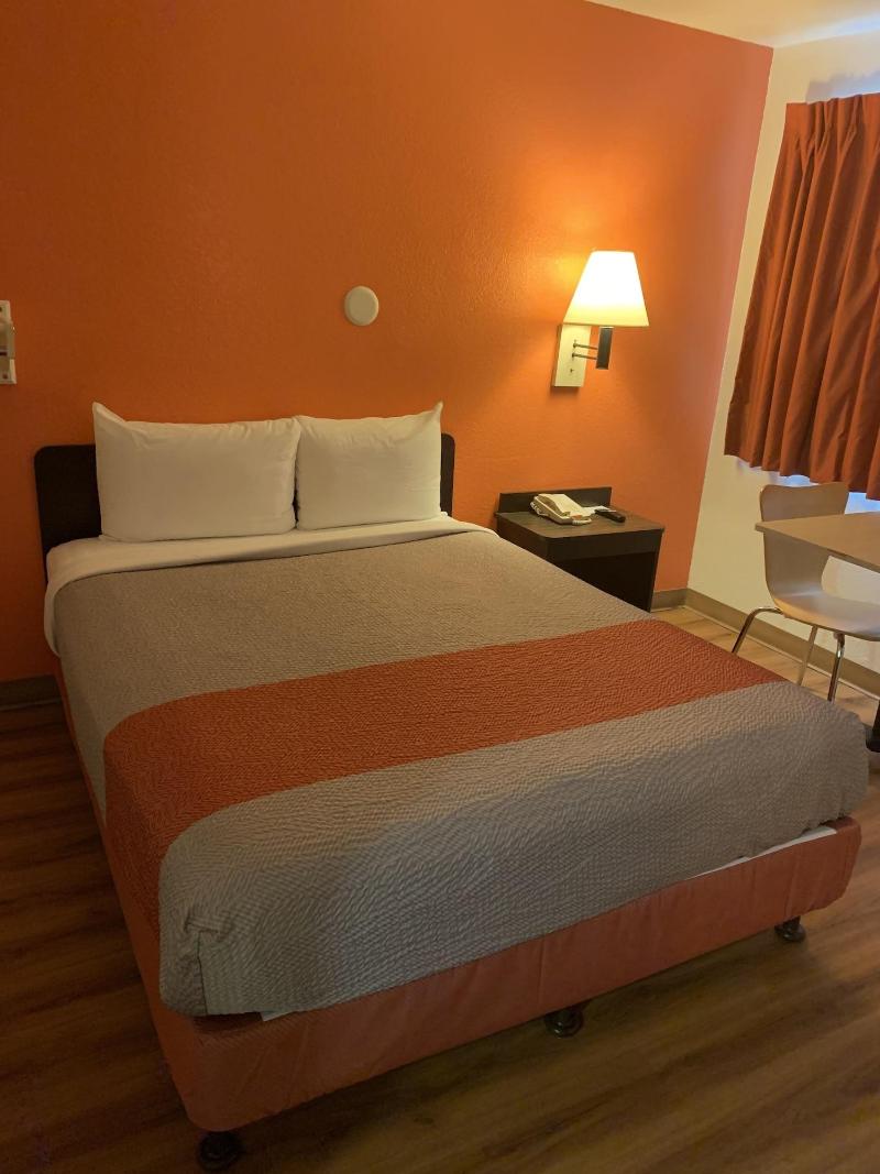 Motel 6 Grants, Nm image