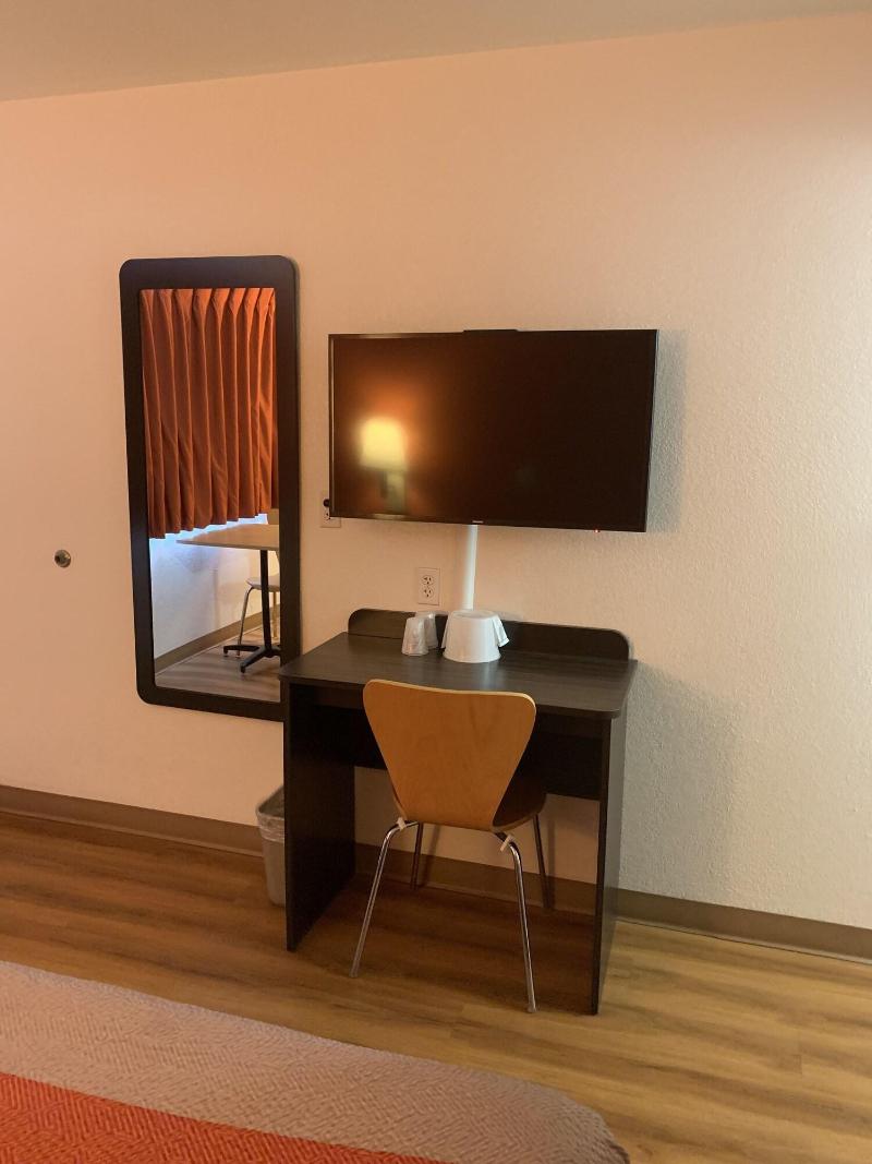Motel 6 Grants, Nm image