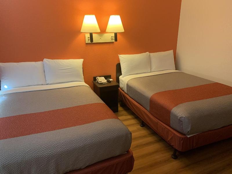 Motel 6 Grants, Nm image