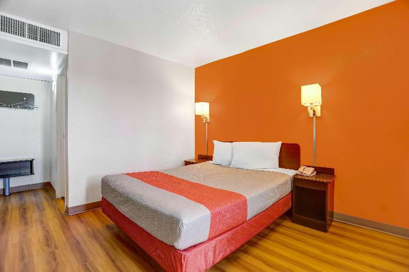 Motel 6 Grants, Nm image