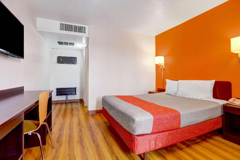 Motel 6 Grants, Nm image