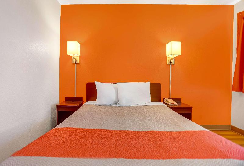 Motel 6 Grants, Nm image