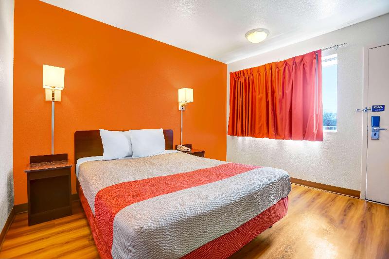 Motel 6 Grants, Nm image