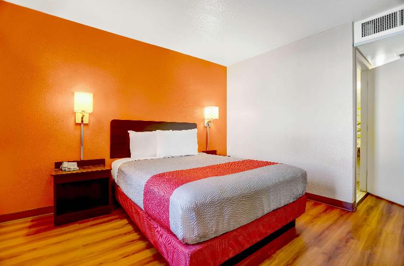 Motel 6 Grants, Nm image